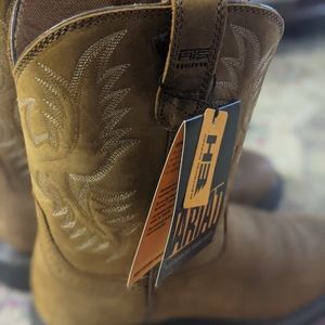ARIAT COWBOY BOOTS